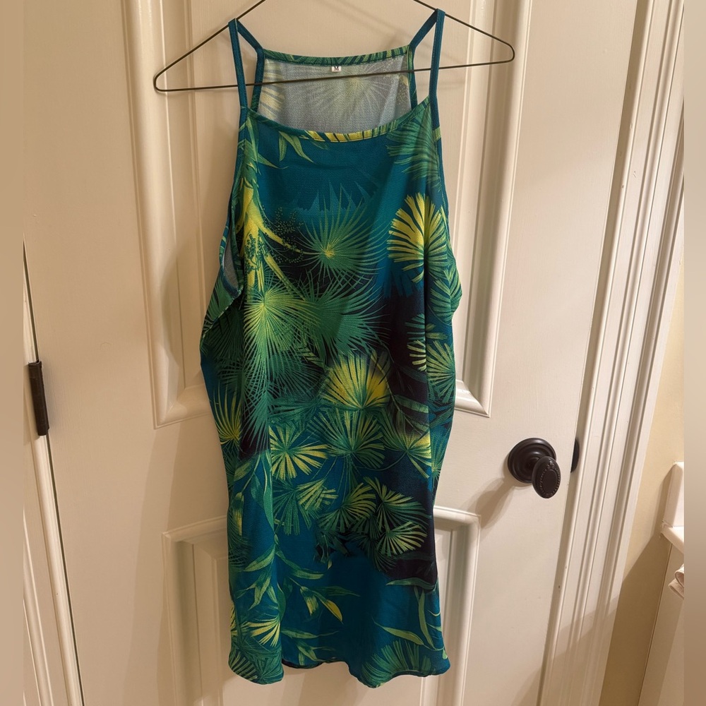 Medium leafy green tropical vacation dress/coverup